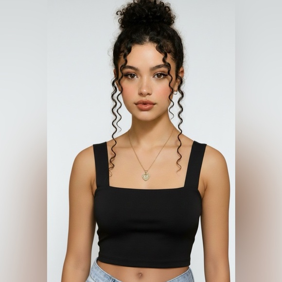 Square-Neck Essential Crop Top - Picture 8 of 14